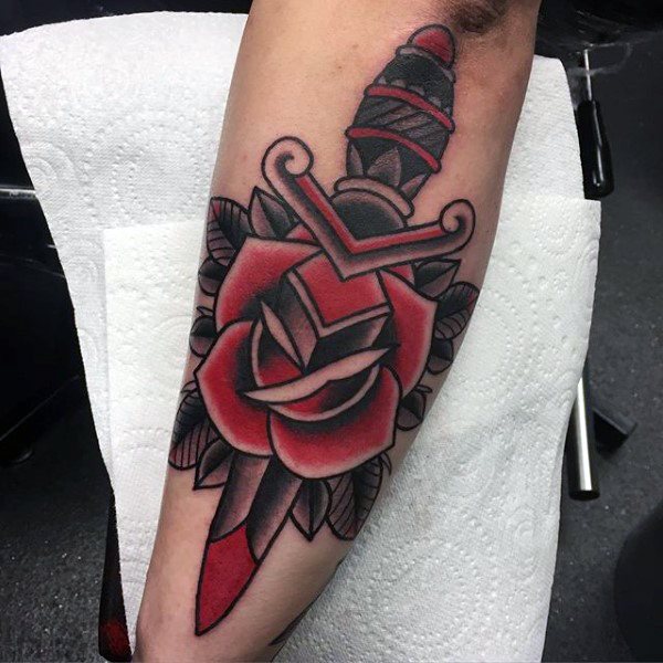 tatuaje daga para hombre 03