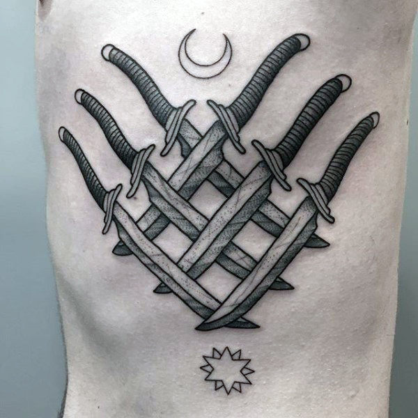 tatuaje daga para hombre 06