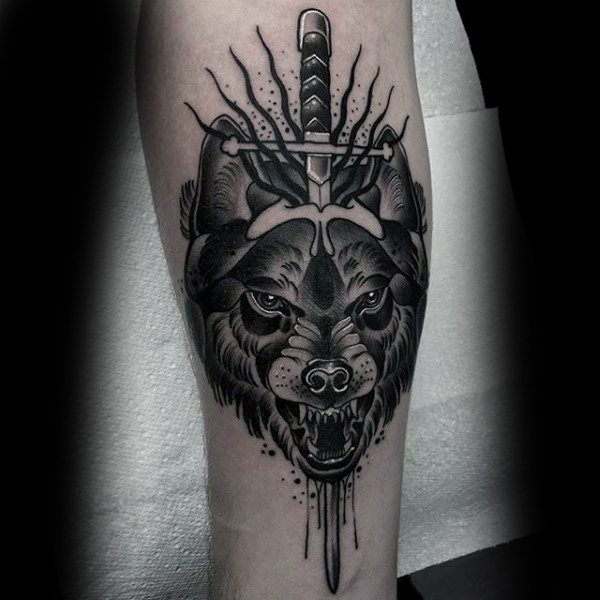 tatuaje daga para hombre 16
