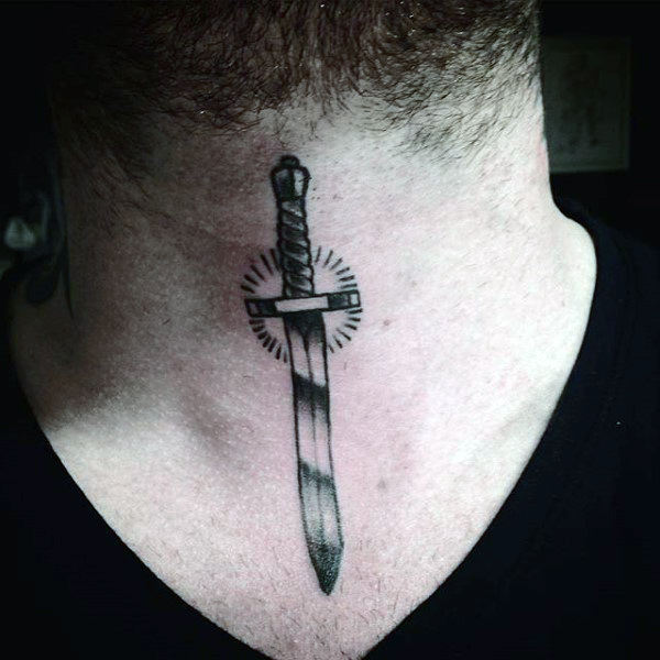 tatuaje daga para hombre 18