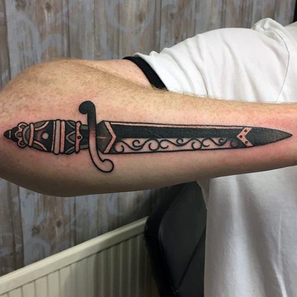 tatuaje daga para hombre 46
