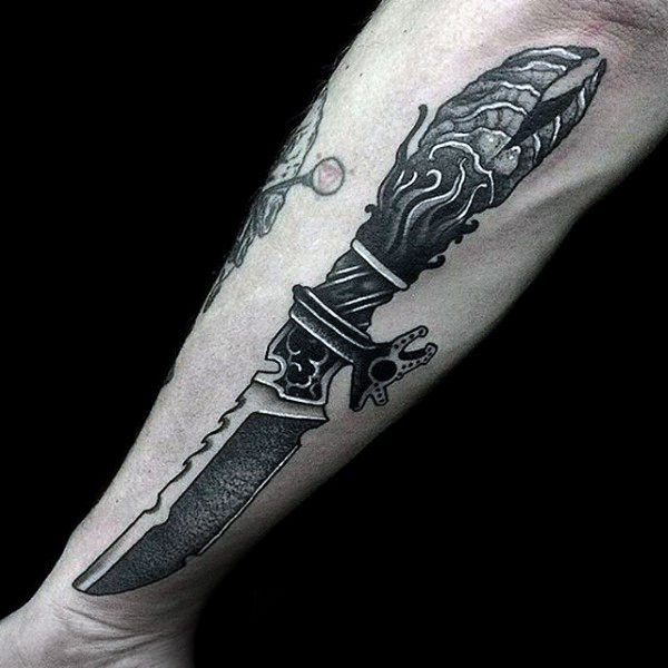 tatuaje daga para hombre 55
