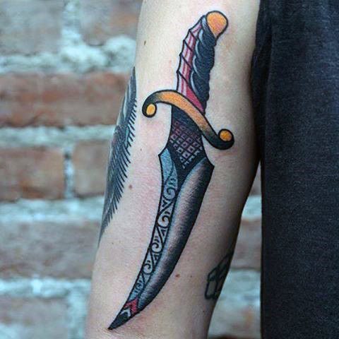 tatuaje daga para hombre 62