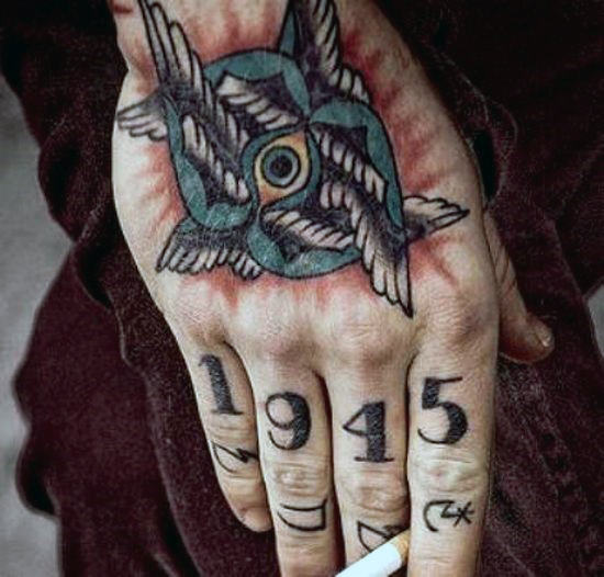 88 Tatuajes en los dedos de la mano o del pie