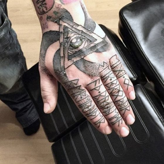 tatuaje dedos para hombre 12