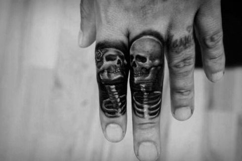 tatuaje dedos para hombre 23