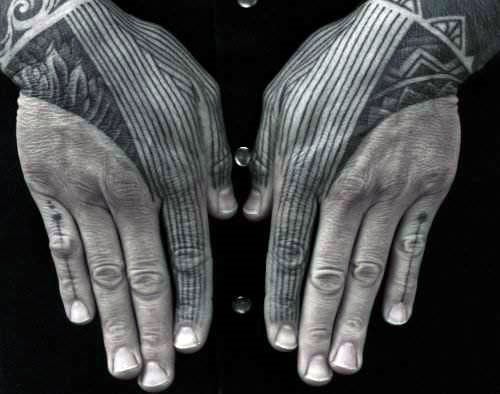 tatuaje dedos para hombre 24