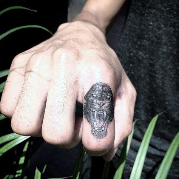 tatuaje dedos para hombre 28