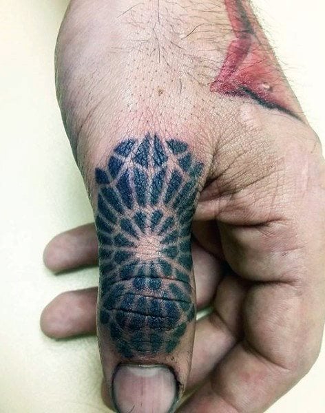 tatuaje dedos para hombre 32