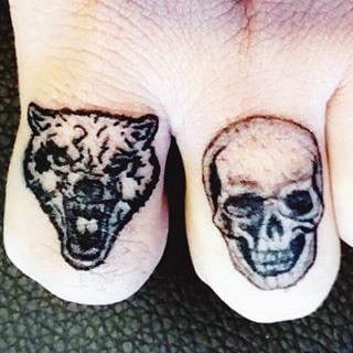 tatuaje dedos para hombre 40