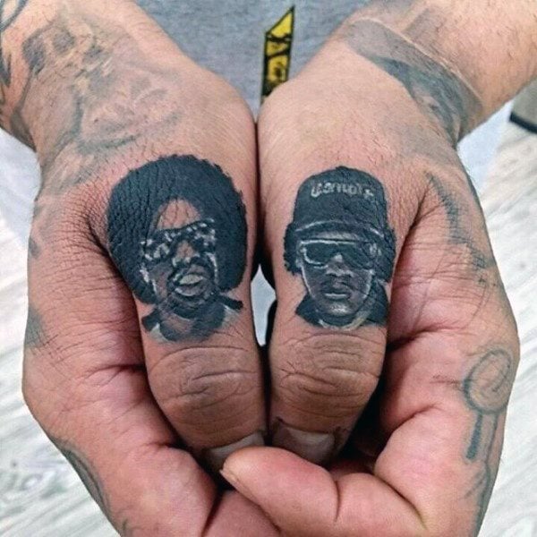 tatuaje dedos para hombre 42