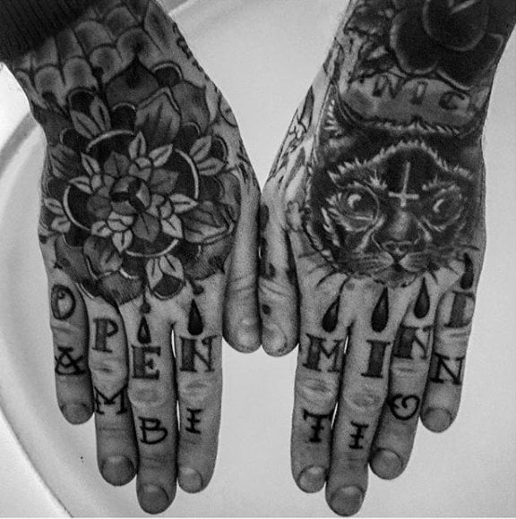 tatuaje dedos para hombre 53