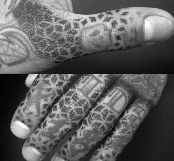 tatuaje dedos para hombre 58