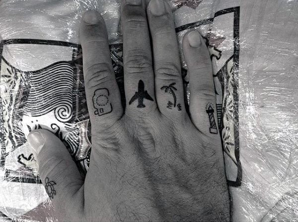 tatuaje dedos para hombre 65