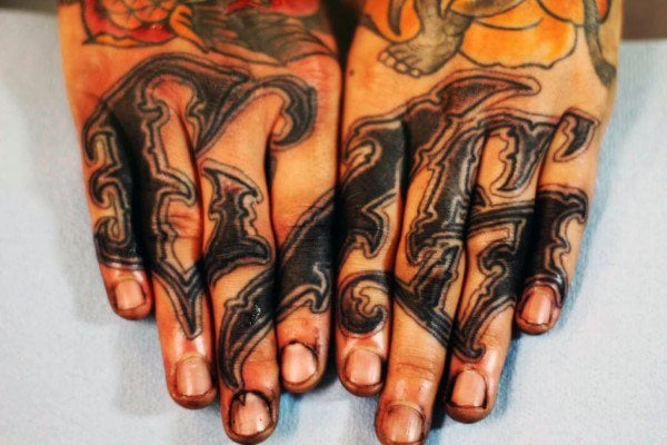 tatuaje dedos para hombre 69