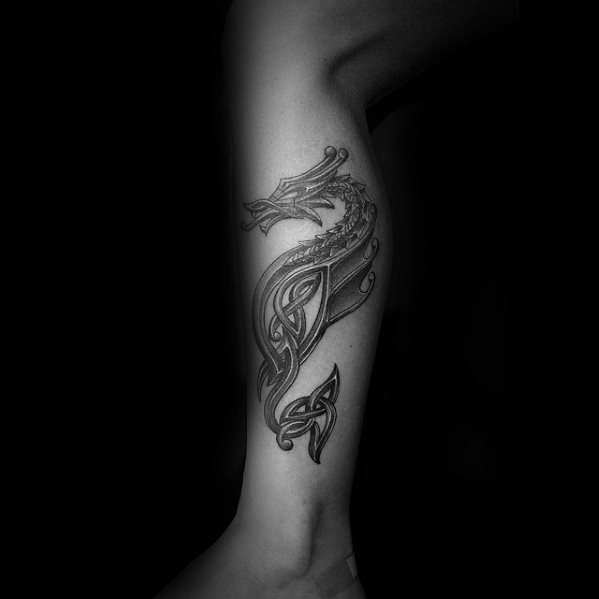 tatuaje dragon celta para hombre 32