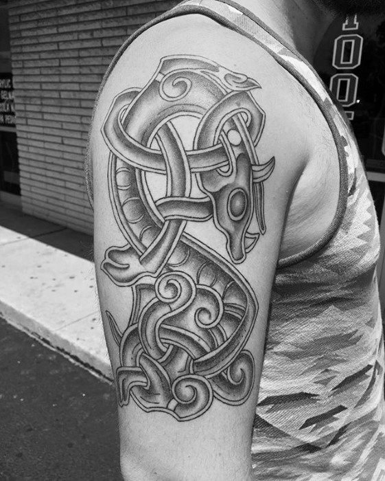 tatuaje dragon celta para hombre 35