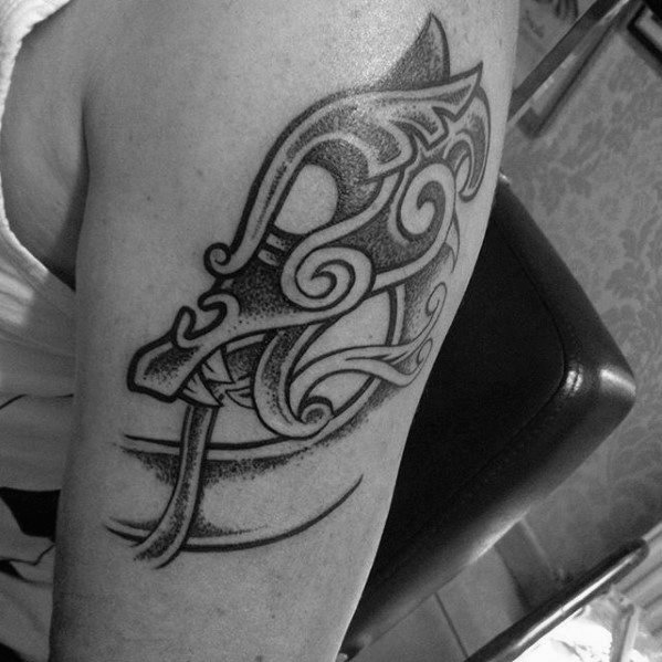 tatuaje dragon celta para hombre 38