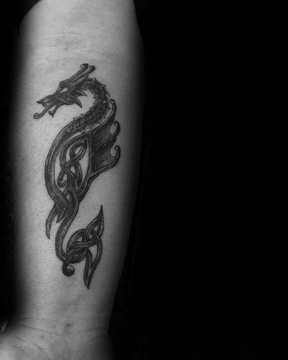 tatuaje dragon celta para hombre 39