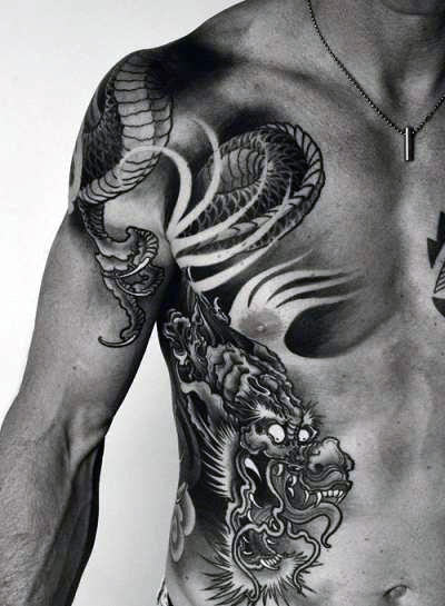 tatuaje dragon pecho para hombre 02
