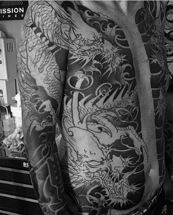 tatuaje dragon pecho para hombre 04