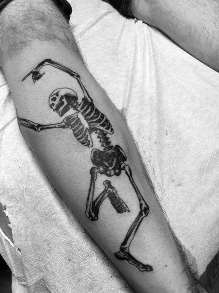 tatuaje esqueleto bailando para hombre 12