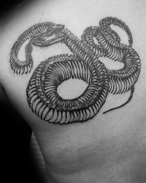 tatuaje esqueleto serpiente para hombre 17