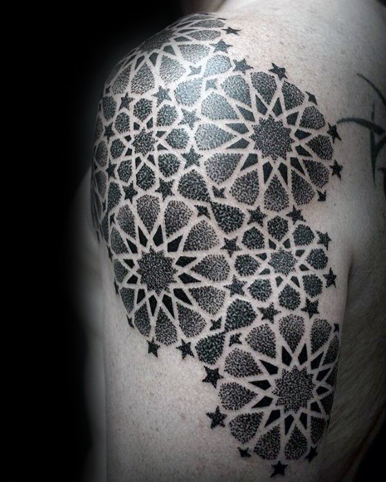 tatuaje geometrico brazo para hombre 19