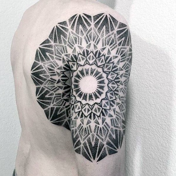 tatuaje geometrico brazo para hombre 24