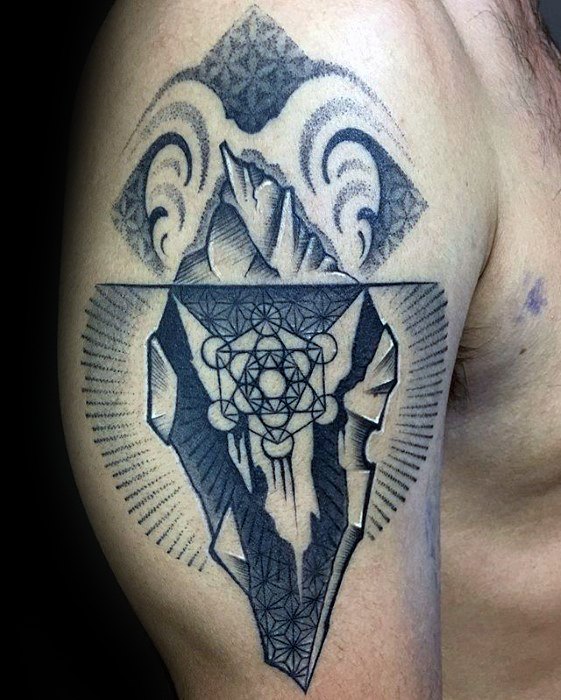 tatuaje geometrico brazo para hombre 27