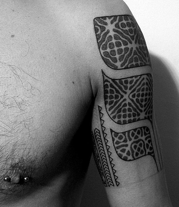 tatuaje geometrico brazo para hombre 32