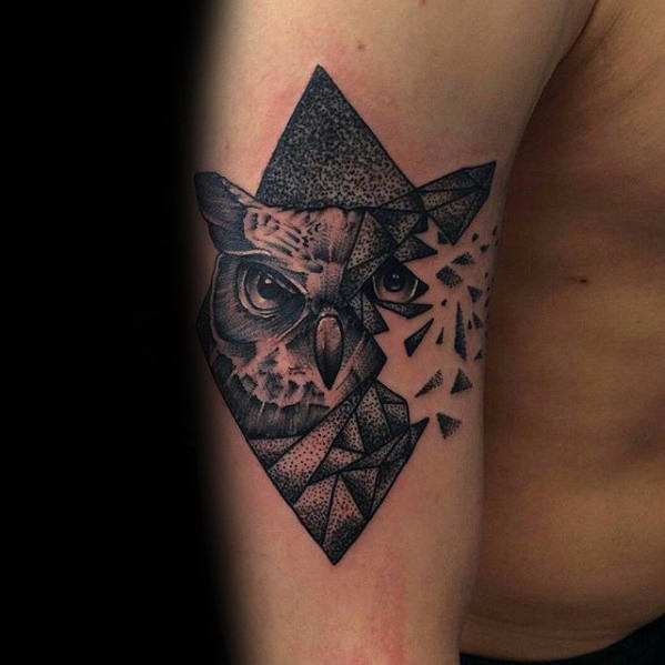 tatuaje geometrico buho para hombre 12