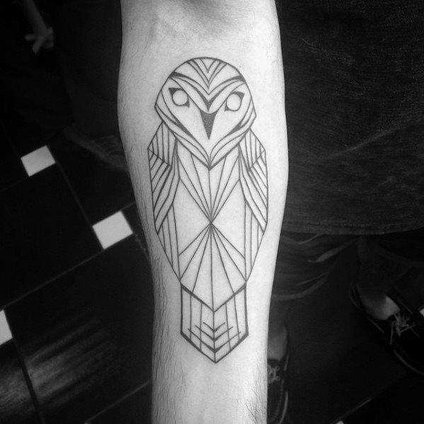 tatuaje geometrico buho para hombre 13