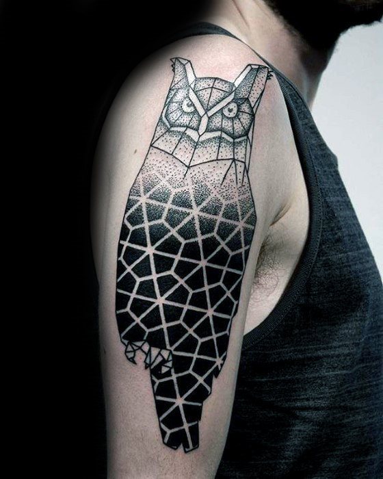 tatuaje geometrico buho para hombre 39
