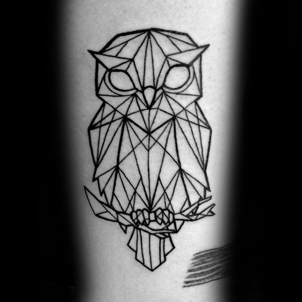 tatuaje geometrico buho para hombre 50