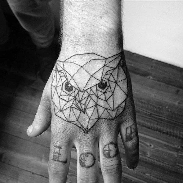 tatuaje geometrico buho para hombre 57