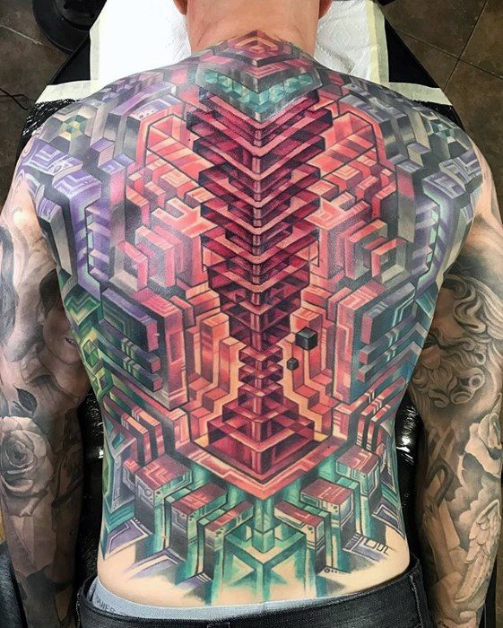 tatuaje geometrico espalda para hombre 01