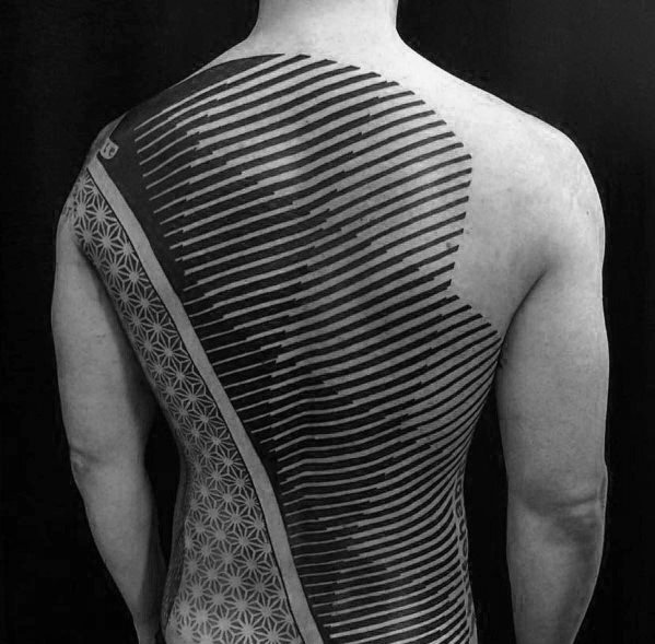 tatuaje geometrico espalda para hombre 25