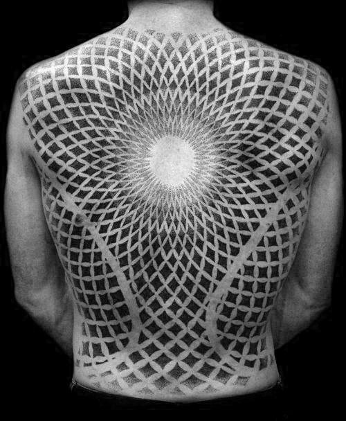tatuaje geometrico espalda para hombre 35