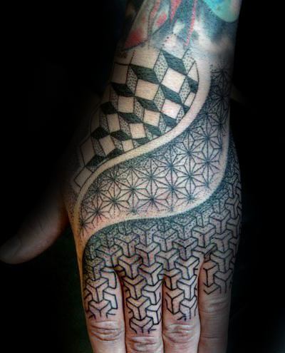 tatuaje geometrico mano para hombre 06