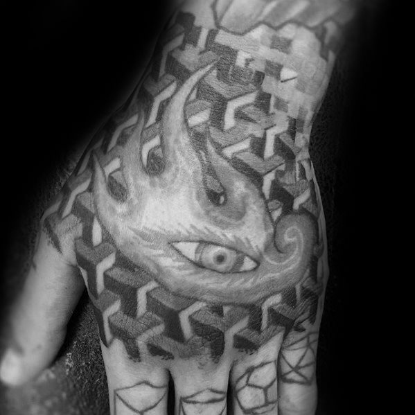 tatuaje geometrico mano para hombre 20