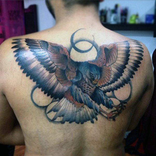 tatuaje halcon hawk para hombre 18