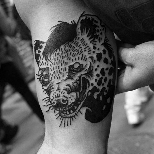 tatuaje hiena para hombre 12