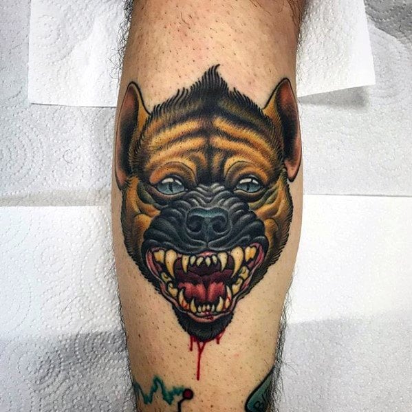 tatuaje hiena para hombre 16