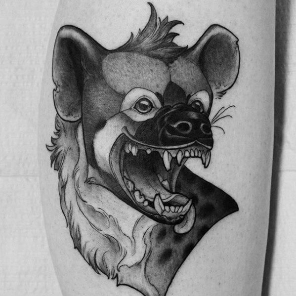 tatuaje hiena para hombre 21