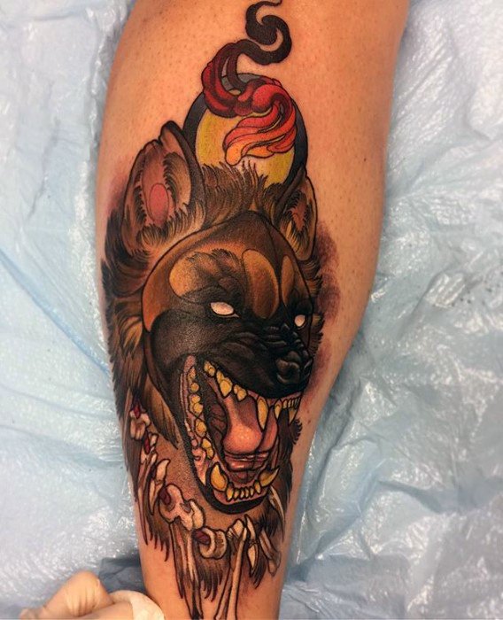 tatuaje hiena para hombre 23