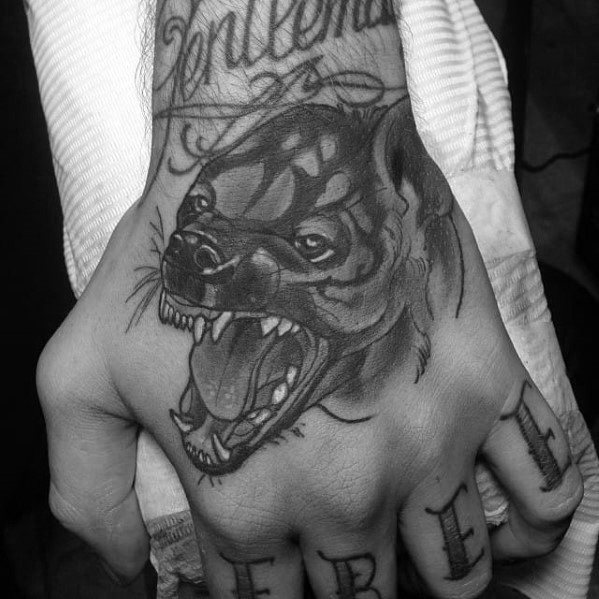 tatuaje hiena para hombre 26