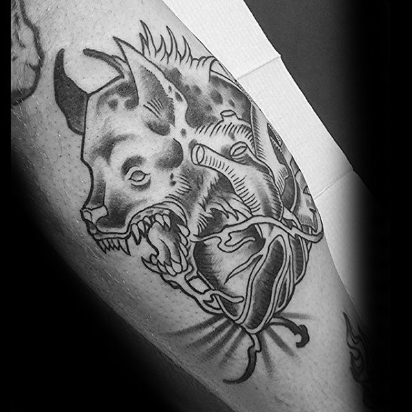 tatuaje hiena para hombre 29