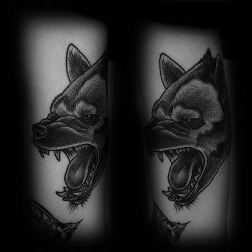 tatuaje hiena para hombre 37