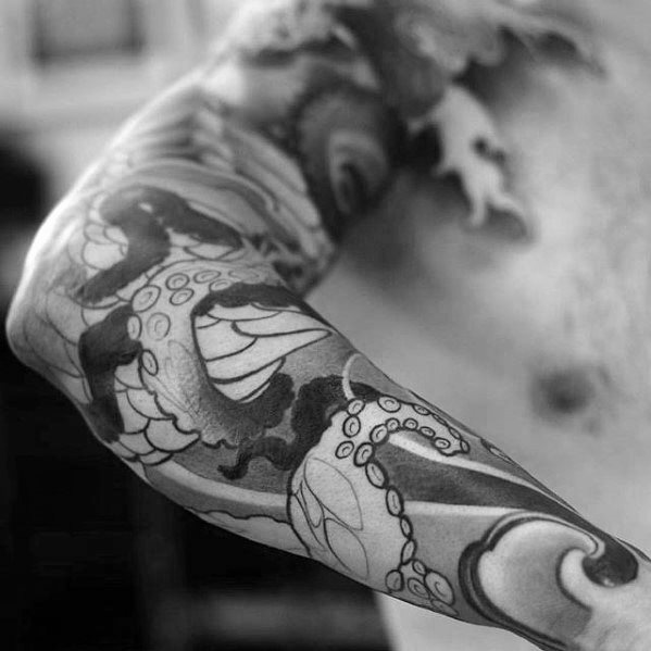 tatuaje manga pulpo pecho para hombre 04